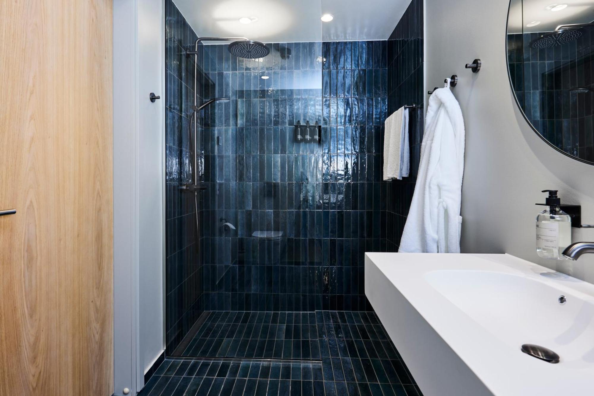 Kirk Suites 瓦埃勒 外观 照片