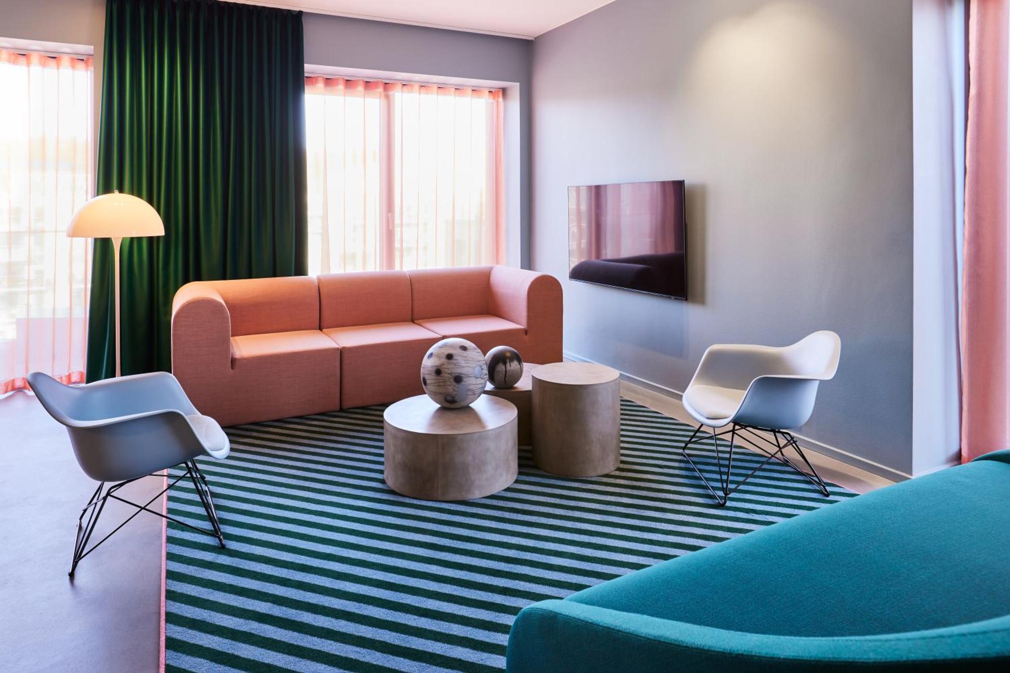 Kirk Suites 瓦埃勒 外观 照片